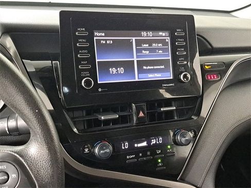 Used 2022 Toyota Camry LE image 28