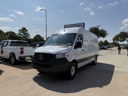 Used 2020 Mercedes-Benz Sprinter 2500 w/ Driver Convenience Package image 38