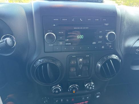 Used 2018 Jeep Wrangler Unlimited Rubicon AWD/4WD image 30
