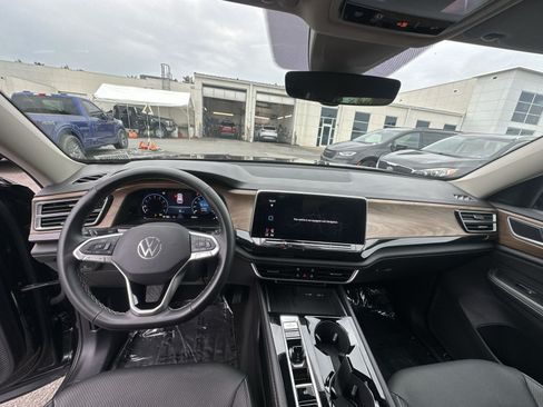 Used 2025 Volkswagen Atlas SE AWD/4WD image 31