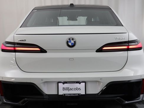 Certified 2025 BMW 740i xDrive 740i xDrive w/ Premium Package image 17