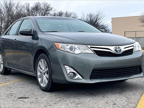 Used 2013 Toyota Camry XLE image 3