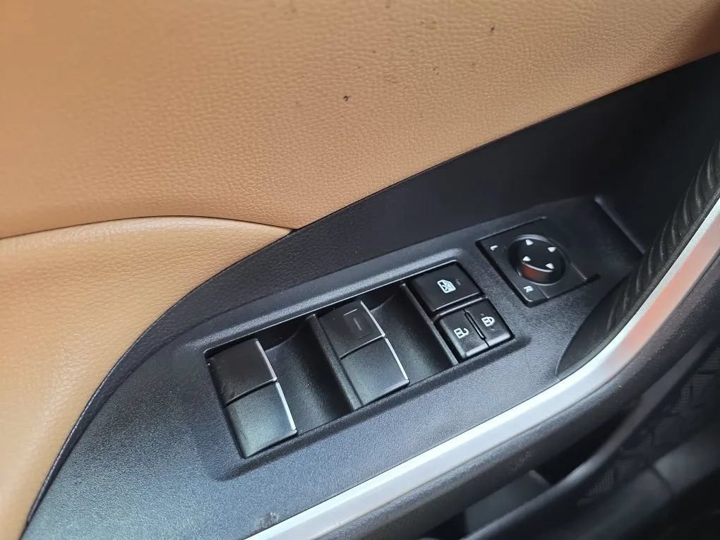 Used 2021 Toyota RAV4 XLE Premium AWD/4WD image 25