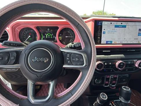 Used 2024 Jeep Wrangler Unlimited Sahara AWD/4WD image 9