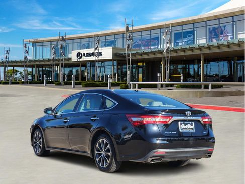 Used 2016 Toyota Avalon XLE Premium image 4