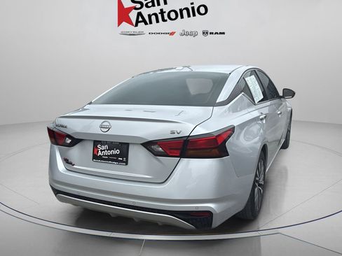 Used 2024 Nissan Altima 2.5 SV FWD image 8
