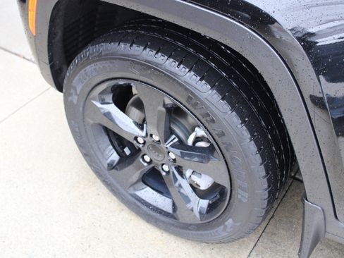 Certified 2023 Jeep Grand Cherokee L Laredo image 37