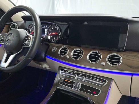 Used 2019 Mercedes-Benz E 300 4MATIC image 11