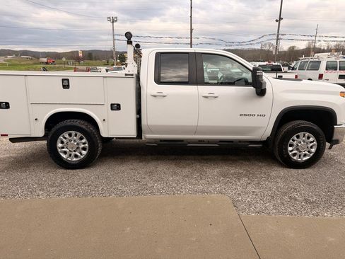 Used 2021 Chevrolet Silverado 2500 LT image 2