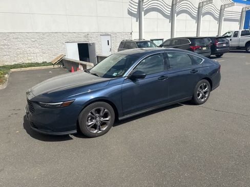 Used 2023 Honda Accord EX image 6