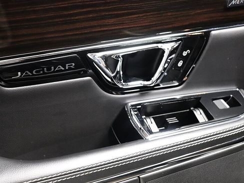 Used 2015 Jaguar XJ L Portfolio RWD image 20