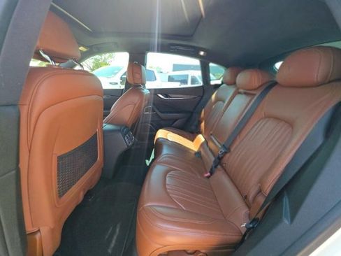 Used 2019 Maserati Levante GranLusso AWD/4WD image 5