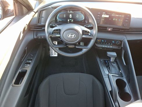 Certified 2025 Hyundai Elantra Sport image 12