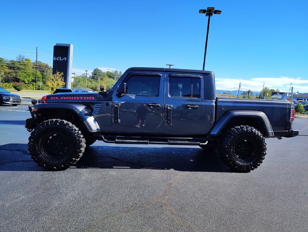 Used 2021 Jeep Gladiator Sport AWD/4WD image 3