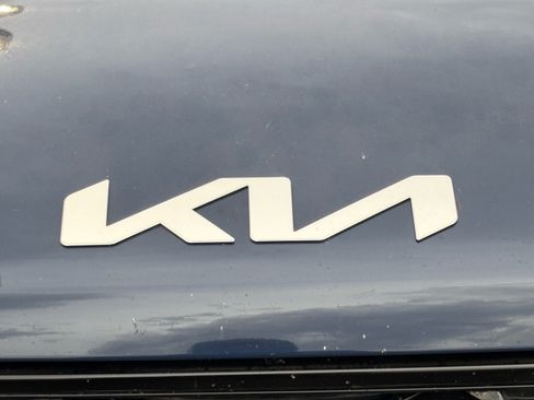 Certified 2025 Kia Sorento S w/ Panoramic Sunroof Package FWD image 9