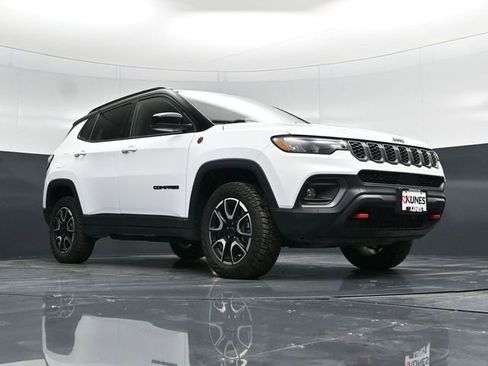 Used 2025 Jeep Compass Trailhawk w/ Trailer Tow Group image 54