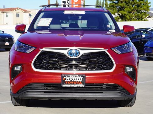 Certified 2022 Toyota Highlander XLE image 3