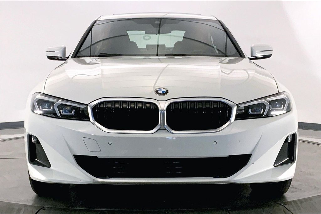 Used 2023 BMW 330i xDrive Sedan w/ Convenience Package AWD/4WD image 2