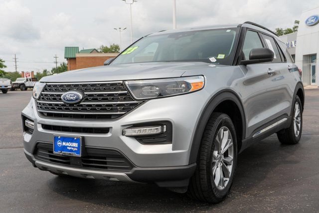 Used 2023 Ford Explorer XLT w/ Equipment Group 202A AWD/4WD image 2