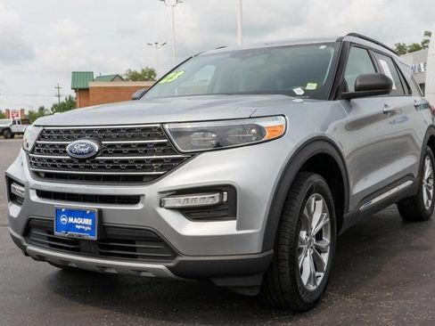 Used 2023 Ford Explorer XLT w/ Equipment Group 202A AWD/4WD image 2