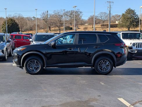 Used 2023 Nissan Rogue S image 5