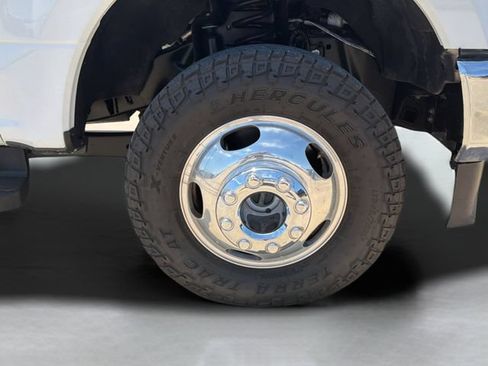 Used 2020 Ford F350 Lariat w/ Lariat Value Package AWD/4WD image 9