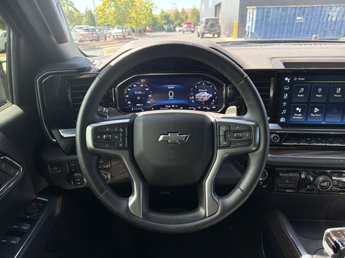 Used 2024 Chevrolet Silverado 1500 RST w/ Z71 Off-Road Package AWD/4WD image 9
