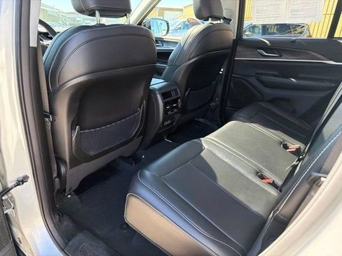 Used 2023 Jeep Grand Cherokee Limited w/ Luxury Tech Group II AWD/4WD image 16
