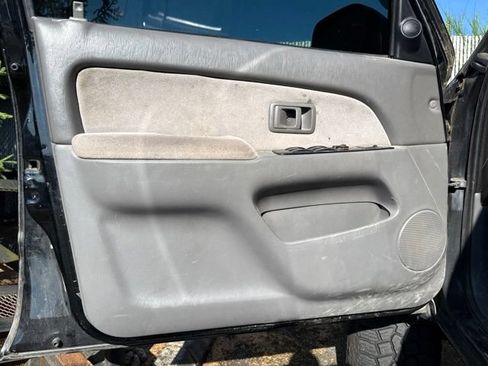 Used 2002 Toyota 4Runner SR5 AWD/4WD image 7