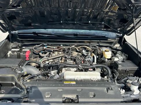 Used 2025 Toyota Tacoma SR5 w/ SR5 Upgrade Package AWD/4WD image 43