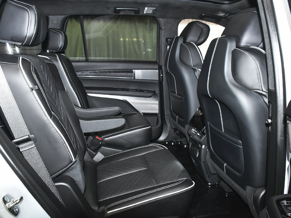 Used 2026 Cadillac Vistiq Platinum w/ LPO, Floor Liner Package AWD/4WD image 50