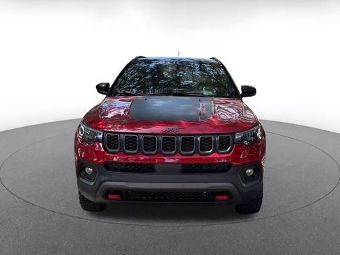 Used 2025 Jeep Compass Trailhawk AWD/4WD image 2