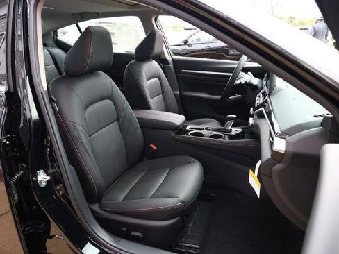 New 2025 Nissan Altima 2.5 SR w/ SR Premium Package image 24