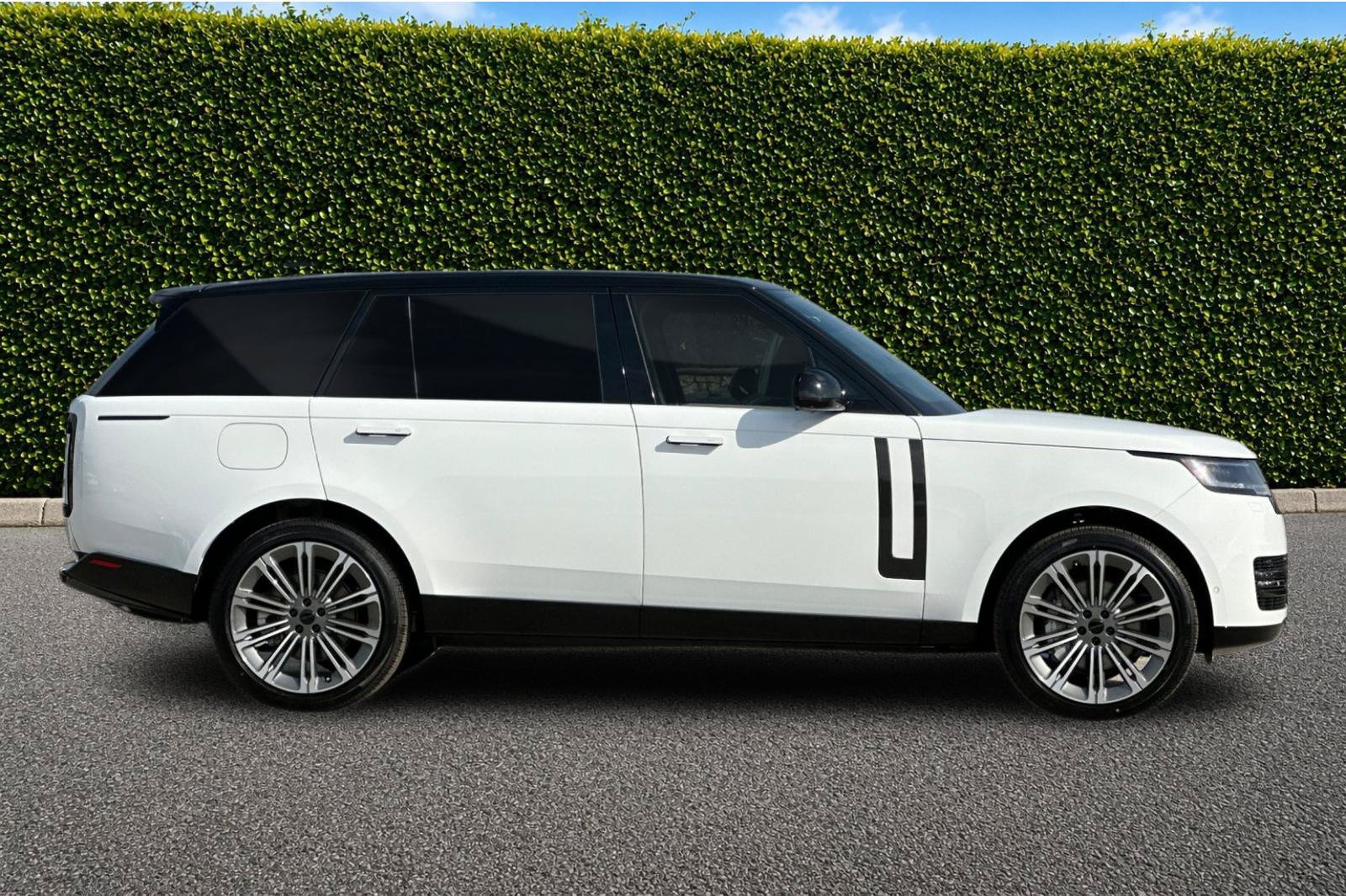 New 2026 Land Rover Range Rover Long Wheelbase SE AWD/4WD image 7