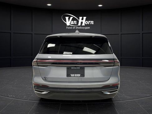 Used 2025 Lincoln Nautilus Premier w/ Equipment Group 102A AWD/4WD image 4
