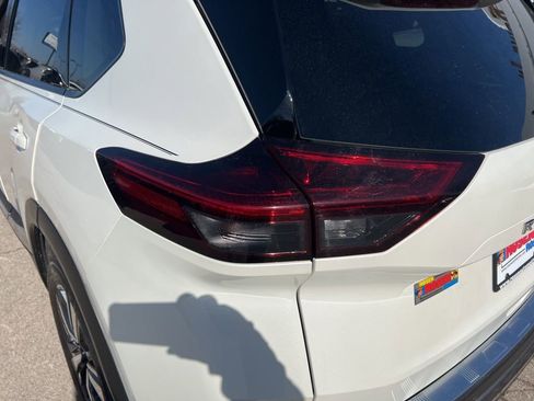 Used 2023 Nissan Rogue SL w/ SL Premium Package image 37