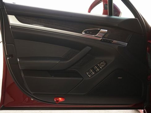 Used 2016 Porsche Panamera 4S image 23