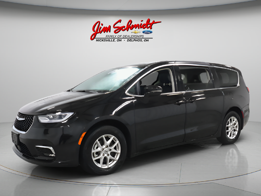 Used 2024 Chrysler Pacifica Touring-L FWD image 2