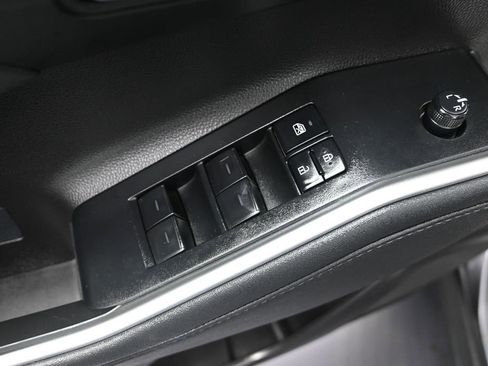 Used 2023 Toyota Highlander XLE AWD/4WD image 11
