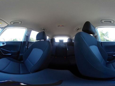 Used 2025 Kia Soul LX w/ LX Technology Package FWD image 41