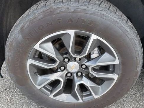 Used 2024 Chevrolet Silverado 1500 LT AWD/4WD image 4