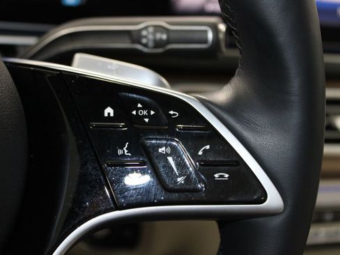 Used 2025 Mercedes-Benz GLS 450 4MATIC image 21