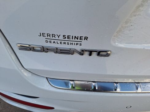 Used 2018 Kia Sorento SX image 13