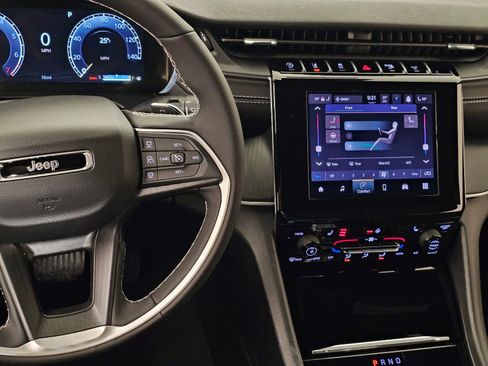New 2025 Jeep Grand Cherokee L Laredo AWD/4WD image 16