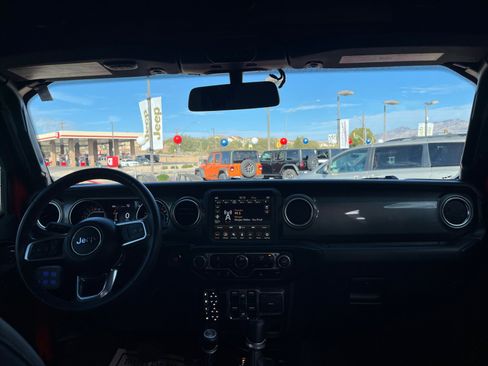 Certified 2023 Jeep Gladiator Overland w/ Trailer Tow Package image 20