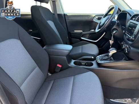 Certified 2025 Kia Soul LX w/ LX Technology Package FWD image 15