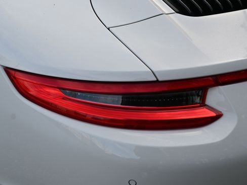 Certified 2018 Porsche 911 Carrera 4S image 17
