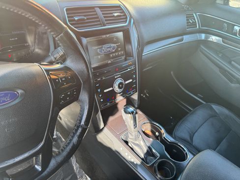 Used 2016 Ford Explorer Limited image 24