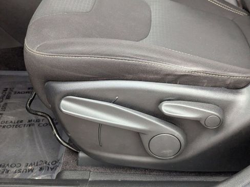 Used 2016 Jeep Cherokee Latitude FWD image 18
