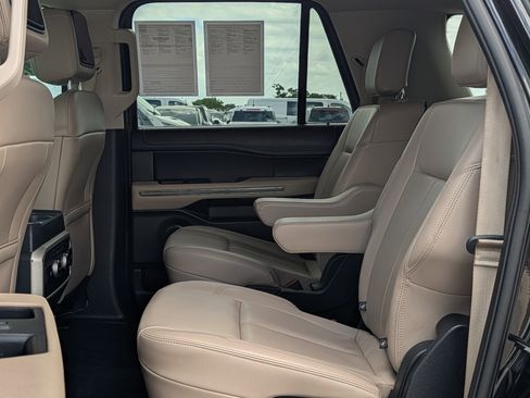 Certified 2022 Ford Expedition Max XLT image 15